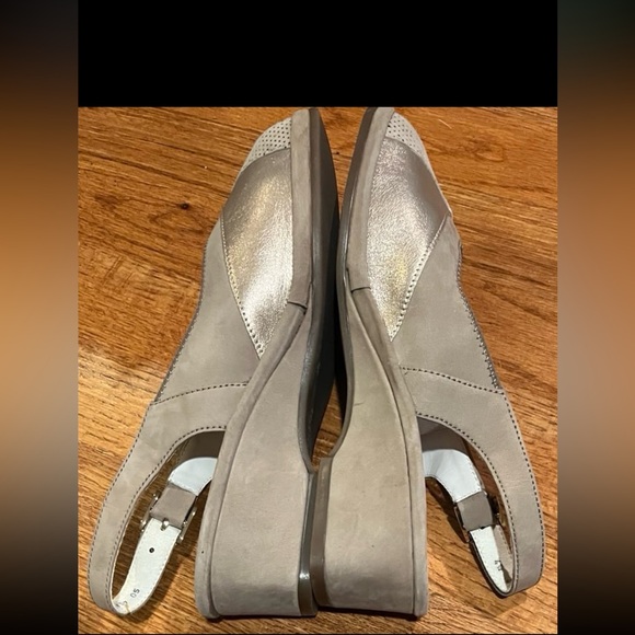 Ara extremely well made sandals. Worn once. - Picture 6 of 9